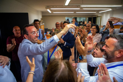 Xavi Palau celebró ayer sus resultados en la sede del PP con los militantes del partido.