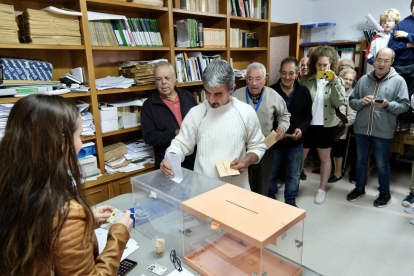 Un carrer, diferents pobles. Un carrer divideix els pobles Pozo Cañada i Chinchilla de Montearagón, d’Albacete. El veí vota el seu alcalde segons la vorera on viu.