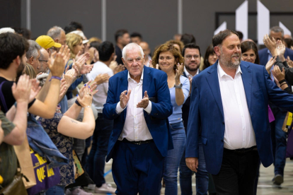 El candidato del PSC, Jaume Collboni, acompañado por Salvador Illa. 