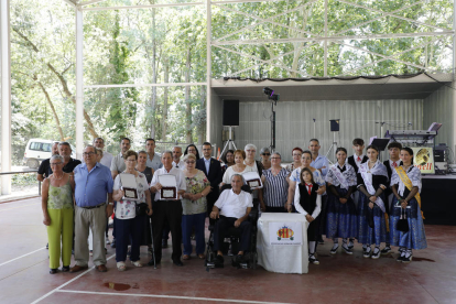 Raimat va homenatjar els veïns que compleixen 80 anys.