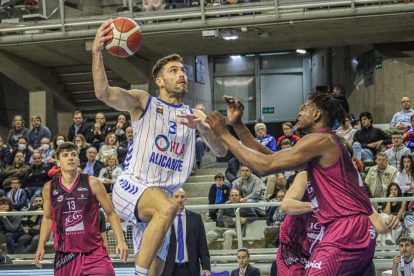 Osvaldas Matulionis, en el duel de l'Alacant amb el Força Lleida