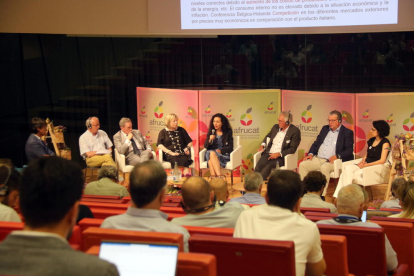 Algunos de los ponentes que han participado en el congreso internacional Interpera celebrado en la Llotja de Lleida.