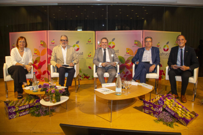 Un momento de la inauguración con las autoridades en la Llotja, que reunió a 140 personas.