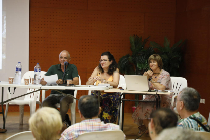 Jos Farreny, a la dreta de la imatge, relleva en la presidència Toni Baró, a l’esquerra.