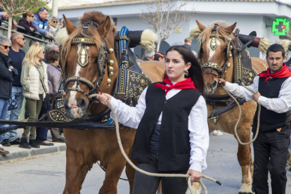 Aquest carro d’Igualada va ser un dels més grans de la desfilada, juntament amb altres de locals.