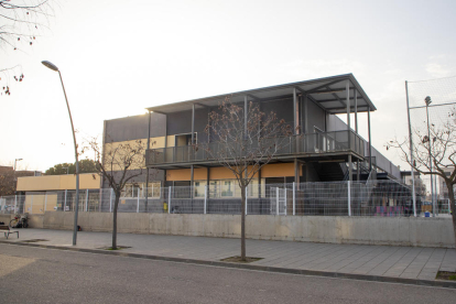 Exterior de la escuela de Ciutat Jardí.