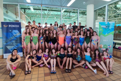 Jornada de tecnificación de natación en la piscina del Inefc