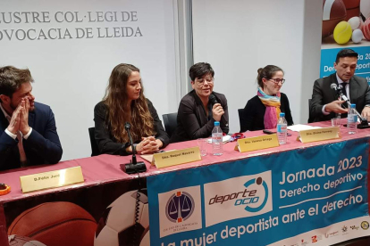 La mesa redonda que cerró la jornada con las leridanas Vanesa Ortega y Divina Farreny, entre otros.