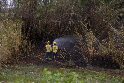 En l'extinció de l'incendi van treballar quatre dotacions dels Bombers