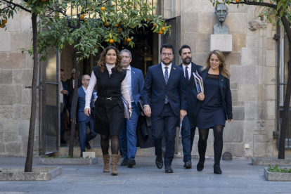 El president de la Generalitat, Pere Aragonès, junto a cuatro de sus consellers el 2 de febrero.