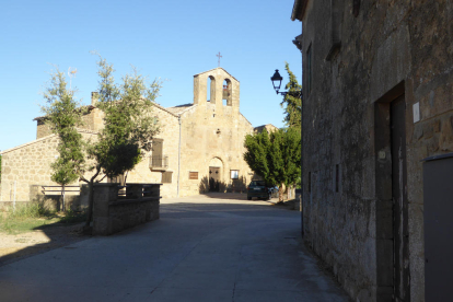 Vista de la iglesia de Sant Climeç en Pinell.