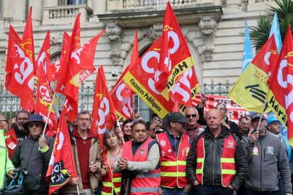 Sindicalistes es manifesten contra la reforma de les pensions a la ciutat francesa de Montpeller.