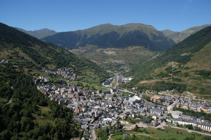 Vista de Vielha, un dels municipis que regulen els HUT.
