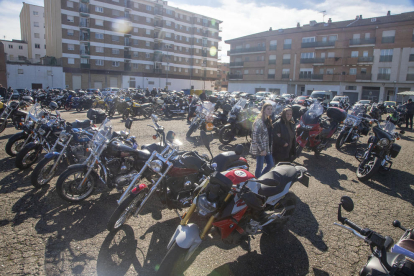 Centenars d’aficionats a les motos es van citar a Agramunt.