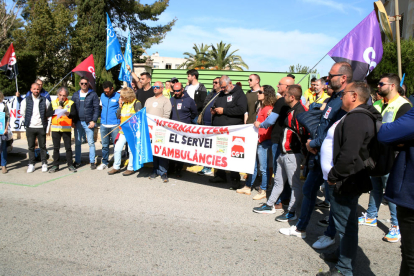 Los trabajadores de las ambulancias Egara vuelven a reclamar que se internalice el servicio en una protesta en Tarragona