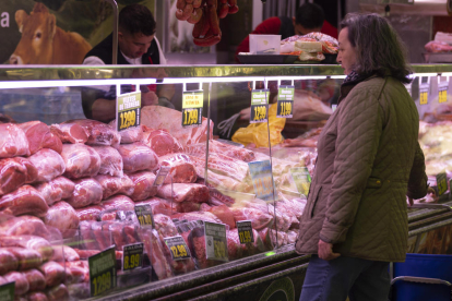 Expertos alertan que los alimentos siguen presionando al alza.