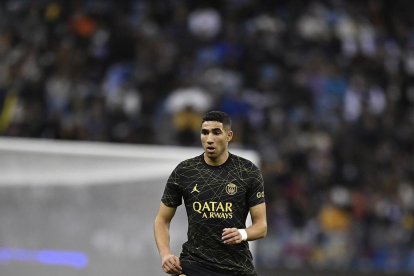 Achraf Hakimi jugant amb el PSG