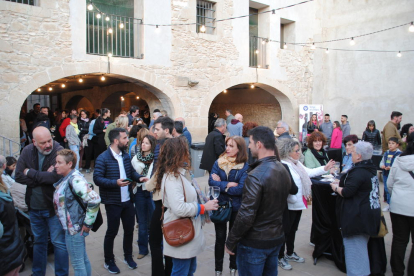 Participantes de la Mostra, en el patio de Cal Jaques. 