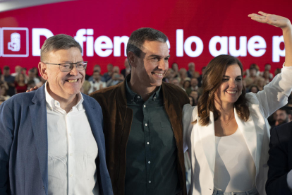 Ximo Puig, Pedro Sánchez y la candidata socialista al ayuntamiento de Valencia, Sandra Gómez.