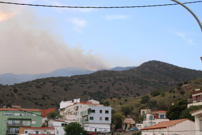 Els Bombers donen per estabilitzat l'incendi de la Catalunya del Nord