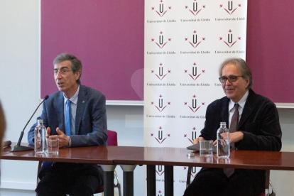 El Ministro de Universidades, Joan Subirats, y el rector de la Universitat de Lleida, Jaume Puy, en una reunión a la UdL.