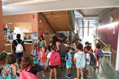 Alumnes el primer dia de l’actual curs en un col·legi de Lleida.