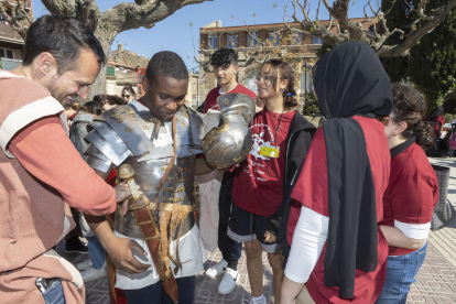 Estudiantes de la UdL, ayer en un taller del Museu de Guissona.