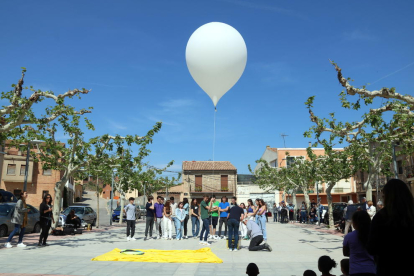El globus sonda 'Rovelló' moments abans d'enlairar-se a Alcanó