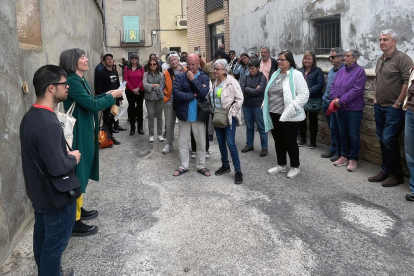 Una de las actividades de poesía por las calles de El Cogul, ayer en la última jornada del festival Errant.