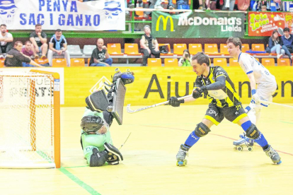 Teixidó marca un dels tres gols d'ahir.