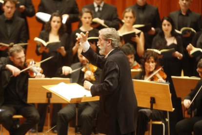 Jordi Savall va dirigir el març del 2015 la ‘Passió’ de Bach a l’Auditori Enric Granados, amb 68 músics.