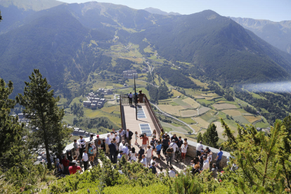 Desde el mirador solar de Tristaina, ubicado en el valle de Ordino, puede verse el circo glacial de Tristaina, los valles de Auzat y la cima de la Pica d’Estats.