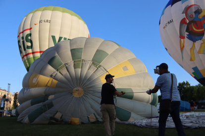 Més de 30 globus s'enlairen a Igualada per celebrar el 25è aniversari de l'European Balloon Festival