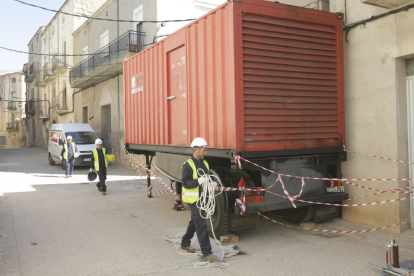 Imagen de archivo de un grupo electrógeno que Endesa instaló en El Solerás en marzo de 2017.