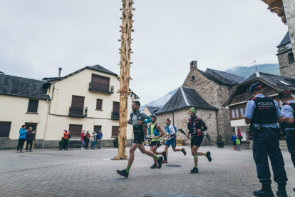 La salida ayer de una de las pruebas de la primera edición del Aran by UTMB, que ha reunido a más de 3.000 corredores de montaña.