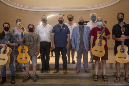 Quatre lutiers de guitarra van participar ahir en la fira, que forma part de la Càtedra Emili Pujol.