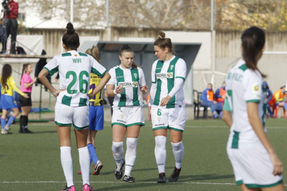 Lisa Marie Scholz, la nova jugadora de l’AEM, amb el dorsal 6, durant un partit amb el Còrdova.