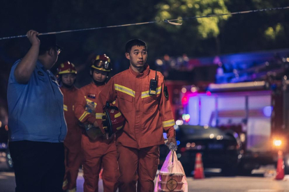 Al menos un muerto y 4 desaparecidos tras el derrumbe de un hotel en China