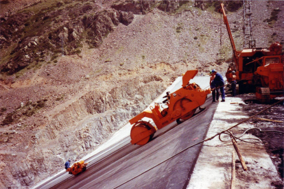 Imatges de la construcció de la central hidroelèctrica reversible d’Estany Gento-Sallente, entre els anys 1983-1985, quan va entrar en servei.
