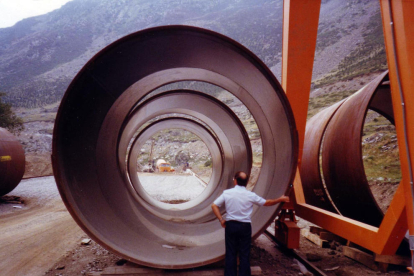 Imatges de la construcció de la central hidroelèctrica reversible d’Estany Gento-Sallente, entre els anys 1983-1985, quan va entrar en servei.