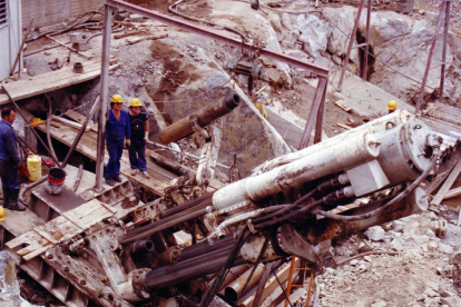 Imágenes de la construcción de la central hidroeléctrica reversible de Estany Gento-Sallente, entre 1983 y 1985, cuando entró en servicio.