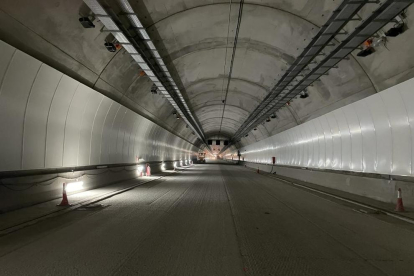Imagen del interior del túnel de Tresponts, en la C-14 entre Organyà y Montant de Tost. 
