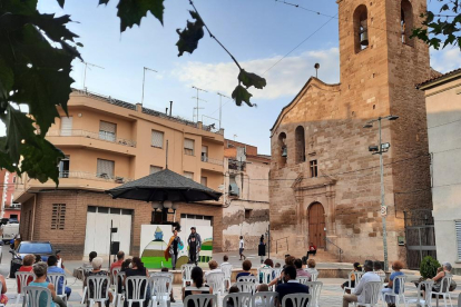 La plaça de l’Església de Soses va acollir diumenge l’actuació d’El Sidral a l’‘Escenaris singulars’.