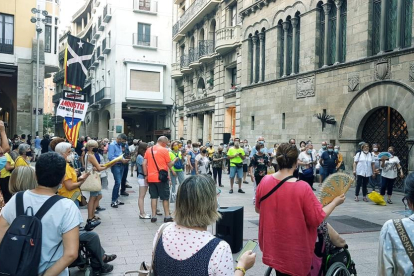 Los ‘cantaires’ volvieron a pedir un lunes más el fin de ‘la represión’ desde la plaza Paeria de Lleida. 