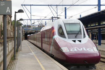 Imatge del primer tren Avlo que va parar a Lleida.