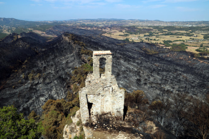 Part de la zona cremada vista des del castell de Queralt.