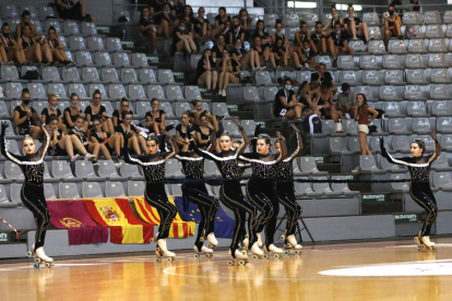 Uno de los grupos que compitió ayer en el Europeo que se disputa en el pabellón Barris Nord de Lleida.
