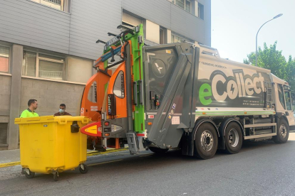 Imatge del camió de recollida posterior de residus de 26 tones.
