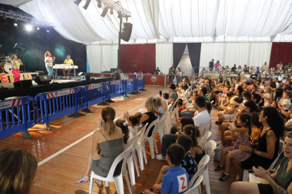 Actuació de Dàmaris Gelabert al pavelló Manel Bosch de Torrefarrera.