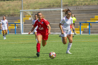 Raquel Quintana, autora del primer gol, en una acción de ataque.